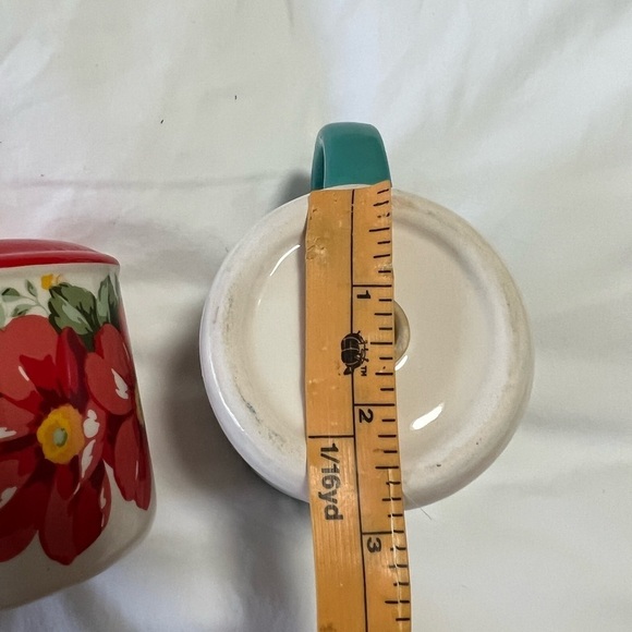 Retired Pioneer Woman "Vintage Floral" Salt & Pepper Shakers | Floral. - Picture 7 of 7